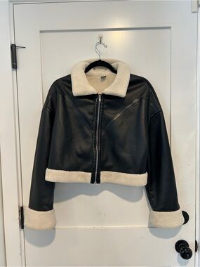 SHEIN Black Faux Leather Shearling Trim Crop Jacket Women size large